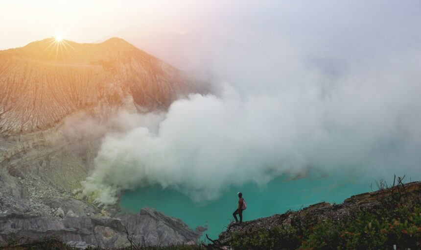 Tips Take Mount Ijen Crater Travel Package