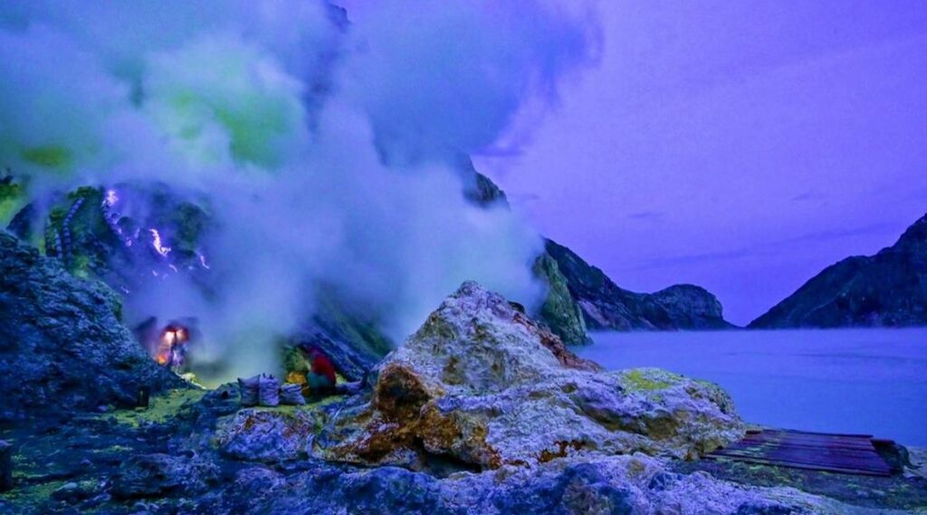 Ijen Crater Travel