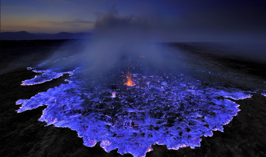 Ijen Crater : Blue Fire Phenomenon